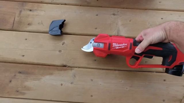 Milwaukee M12 Pruning Shears смотреть онлайн