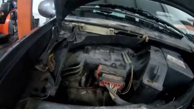 Renault Clio 2 Cabin Filter replacement смотреть онлайн