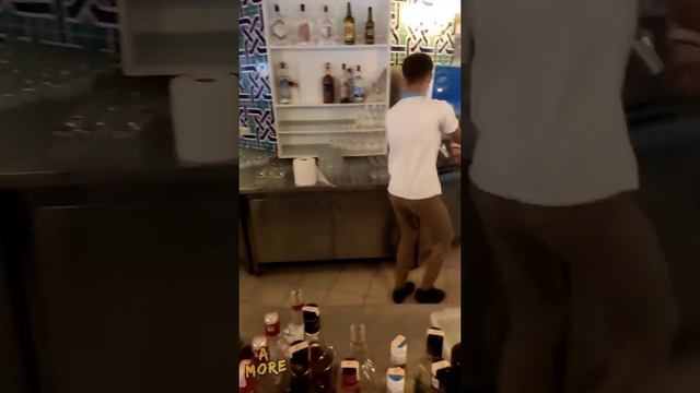 Отличный Бармен отеля Crystal Admiral Resort 5* - Турция, Кизилот смотреть онлайн