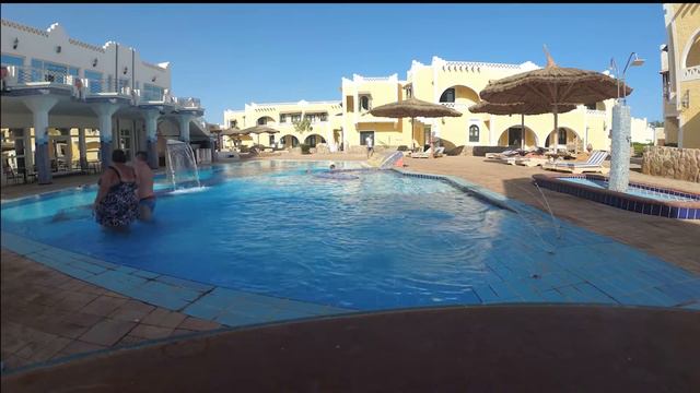 Маленький бассейн FARAANA REEF RESORT