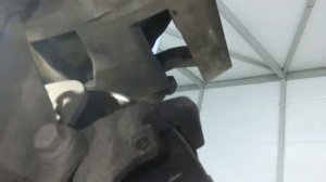 Volvo XC90. Замена передних тормозных колодок. Заметки.