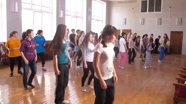Мы умеем танцевать Zumba.MOV смотреть онлайн