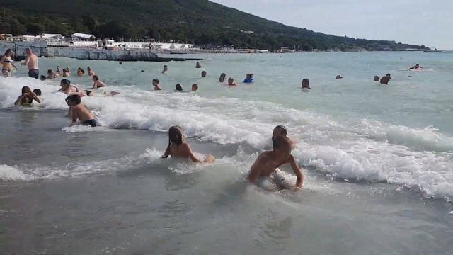 Пляж. Супер волны. Кабардинка 2023. смотреть онлайн