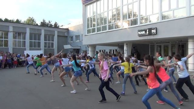 ФЛЕШМОБтеатр танца "ИМПЕРИЯ" рук. Татьяна и Сергей Бабенко смотреть онлайн