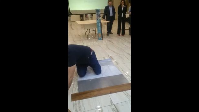 Укладка клеевой плитки ПВХ на подложку смотреть онлайн