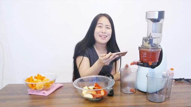 Using A Juicer For The First Time (Comfee Juicer Unboxing and Review) смотреть онлайн