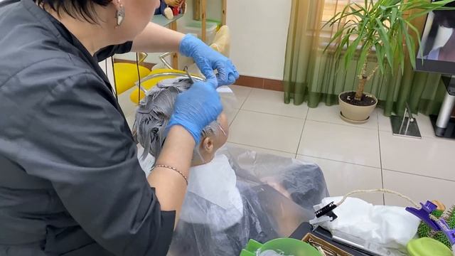 ПЛАТИНОВЫЙ БЕЛЫЙ БЛОНД Осветление коротких волос Тотальный блонд без затемнения корня Platinum blon смотреть онлайн