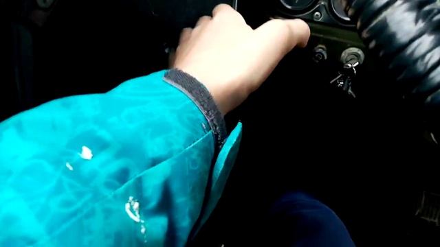 Точное обучение, как плавно трогаться на машине.Просто плавно отпускаете сцепление. смотреть онлайн