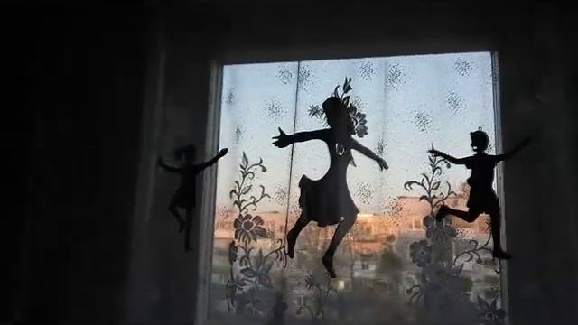 Подвеска "Мама с детьми" из фильма "Искусственный разум" смотреть онлайн