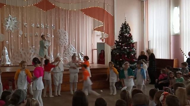 Танец "Белая зима", хореографическая студия Ирис смотреть онлайн