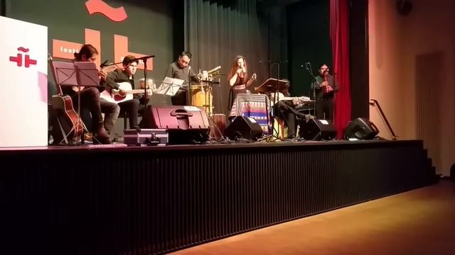 VidaLaTina cover Silvio Rodríguez `La Maza´ / `Der Hammer´ смотреть онлайн