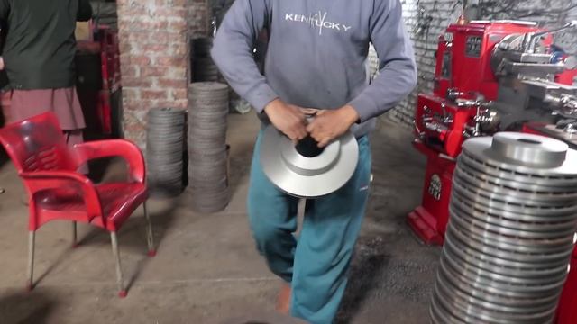 Amazing Making Disc Brake Plate Manufacturing Process in Local Factory | Complete Process смотреть онлайн
