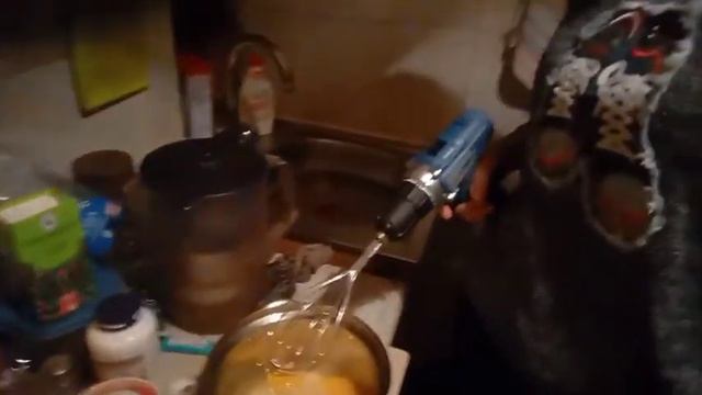 Как сделать из шуруповерта миксер. За 10 секунд! смотреть онлайн