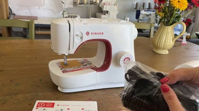 Singer Sewing Machine Unboxing смотреть онлайн