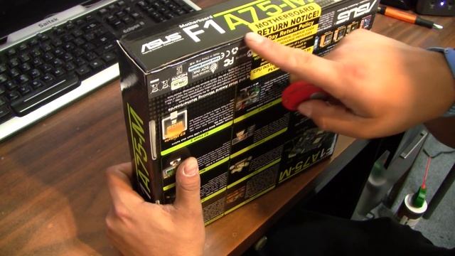 Unboxing Asus F1A75-M Motherboard смотреть онлайн