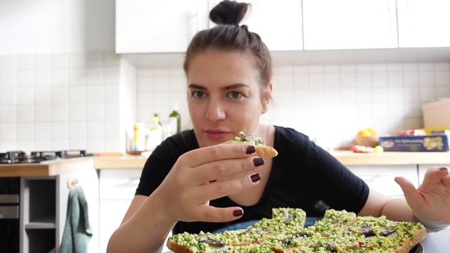 Утро в постели / Ребенок ест хлеб с водой / Опасные штучки в манеже / Готовим вместе Дамляму / -2 к смотреть онлайн