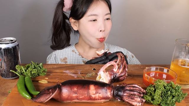 내장가득🦑 쫄깃쫄깃 초코오징어 통찜 먹방 steamed squid [eating show] mukbang korean food смотреть онлайн
