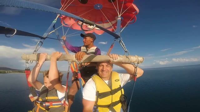 На парашюте над Иссык-Кулем. Пансионат Золотые Пески Бостери. Отдых на Иссык-Куле 2017 смотреть онлайн