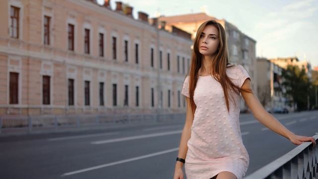 Прекрасная девушка ждет любимого - красивая музыка смотреть онлайн