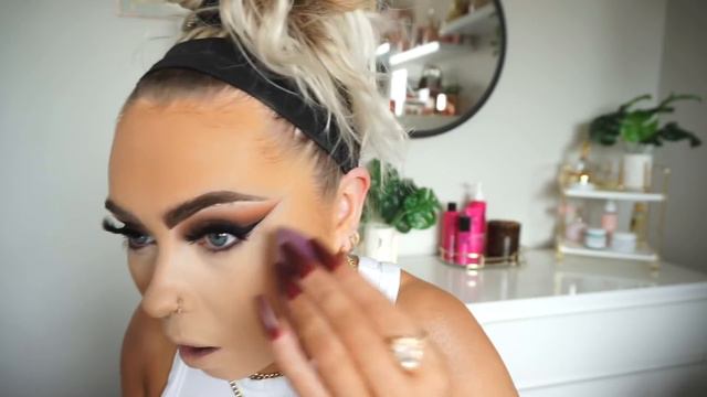 LOTS OF LASHES & BOLD LIP 💙 Chit chat GRWM смотреть онлайн
