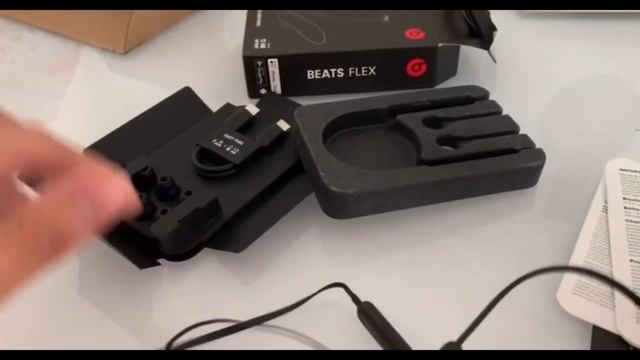 Beats flex - лучшие наушники за 5000 рублей? Убийцы AirPods? Первый обзор на русском языке. смотреть онлайн