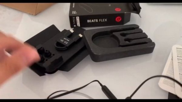 Beats flex - лучшие наушники за 5000 рублей? Убийцы AirPods? Первый обзор на русском языке.