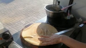 блины на профессиональной блиннице