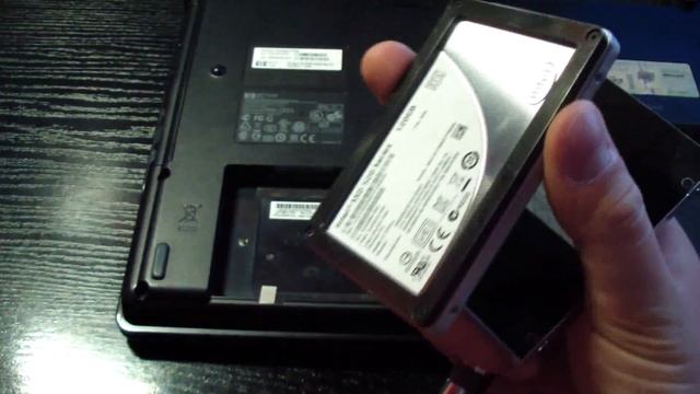 Motaż dysku SSD w laptopie HP Compaq 6720s (SSD Laptop upgrade) смотреть онлайн