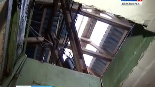 В красноярской пятиэтажке третий месяц ремонтируют крышу смотреть онлайн