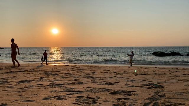 Шум моря. Красивый закат на Пхукете, Таиланд. Пляж Банана Бич (Banana Beach, Phuket) смотреть онлайн