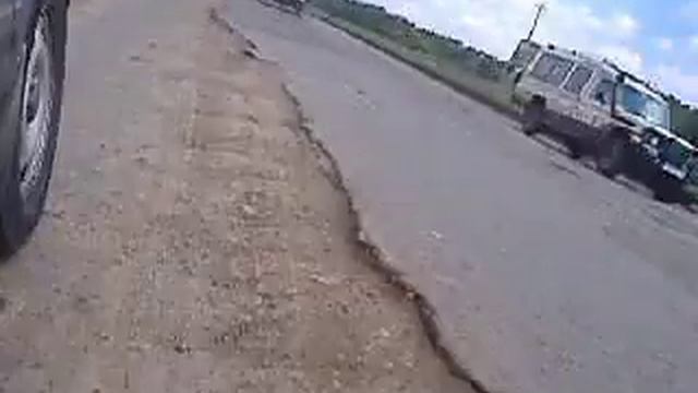 Pot holes - Bad road in Kenya смотреть онлайн