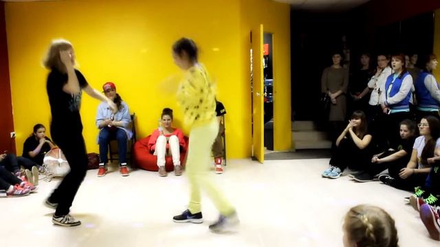 DANSOK HIP HOP BATTLE (1/4) - RAINBOW BERRY vs СПАНЧ БОБ(win) смотреть онлайн