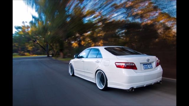 Toyota Camry lowered on 20" Vossen CV3 смотреть онлайн