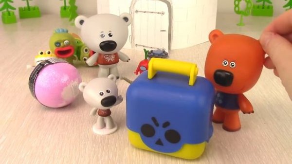 БРАТИК ТУЧКИ УЛЕТЕЛ на Северный Полюс! ПОДАРКИ на ПРОЩАНЬЕ! Ми-ми-мишки мультики с игрушками