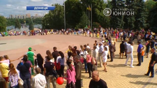 В Донецке водили самый массовый хоровод смотреть онлайн