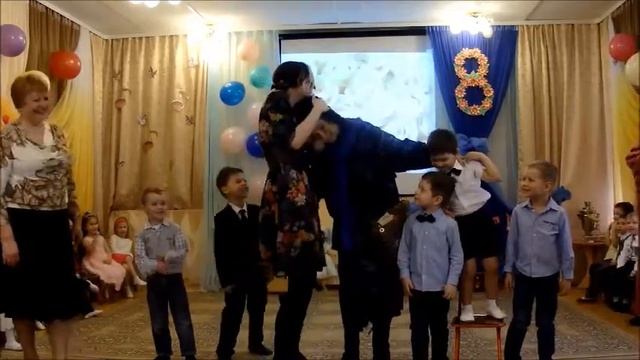 "АССОРТИ" (фрагменты детских праздников "8 Марта") смотреть онлайн
