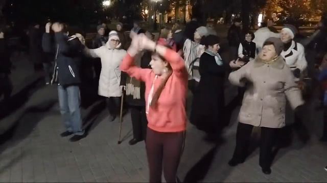 Танцы на Приморском Бульваре - Севастополь - 22.11.18 - Певец Сергей Соков - LIVE смотреть онлайн