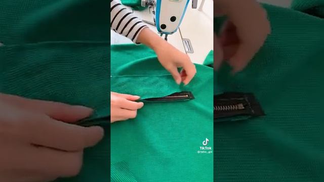 Способ обработки горловины молнией с обтачкой смотреть онлайн