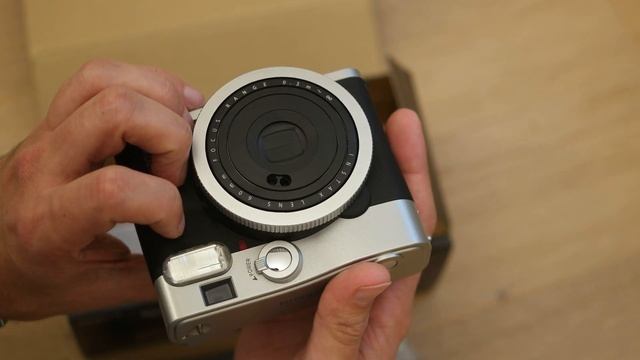 Fujifilm Instax mini 90 NEO CLASSIC смотреть онлайн