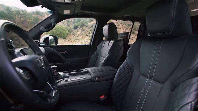 2022 LEXUS LX vs. 2022 RANGE ROVER 5 - interior comparison смотреть онлайн