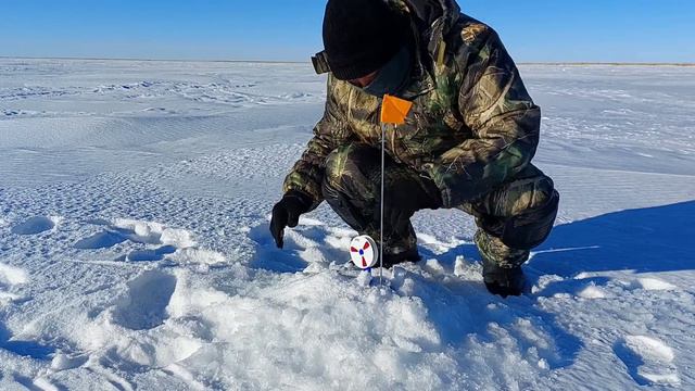 Сквозь сугробы к заветным лункам... смотреть онлайн