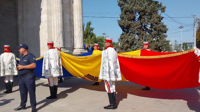 Молдова.Кишинёв.Зачем флаг евросоюза на Дне независимости ? смотреть онлайн