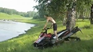 На снегоходе по воде. Не знал что так можно.