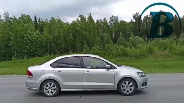 Люди делятся водой: в ХМАО на федеральной трассе образовалась пробка в десятки километров смотреть онлайн