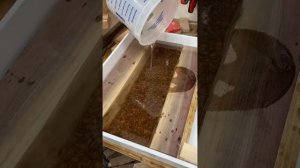 Разделочная доска из эпоксидной смолы.