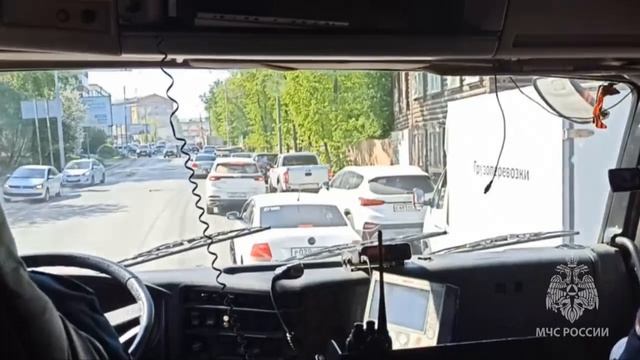 Сотрудники МЧС и ГИБДД провели совместную акцию «Уступи дорогу пожарному автомобилю». смотреть онлайн