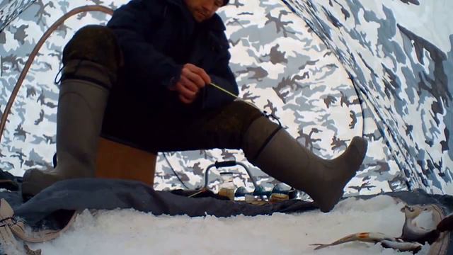 ВСЯ РЫБА ЗИМОЙ КЛЮЁТ НА ТАКУЮ НАСАДКУ!! НЕ УСПЕВАЮ ВЫТАСКИВАТЬ! ТАСКАЮ И ТАСКАЮ! смотреть онлайн