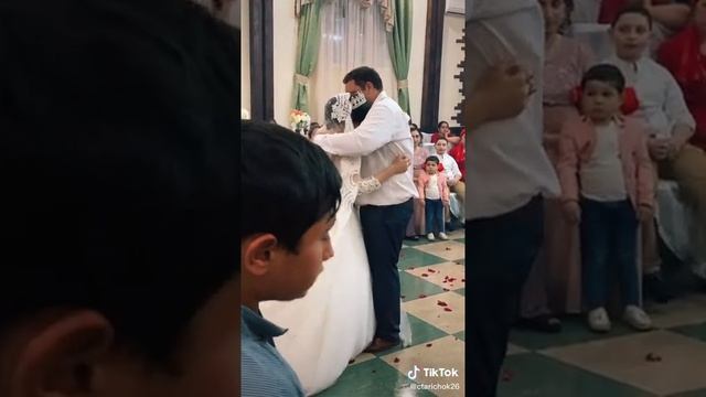 Дочь с отцом танцуют вальс смотреть онлайн