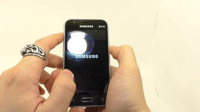 Видео обзор смартфона Samsung SM J105H Galaxy J1 mini 8 ГБ черный смотреть онлайн