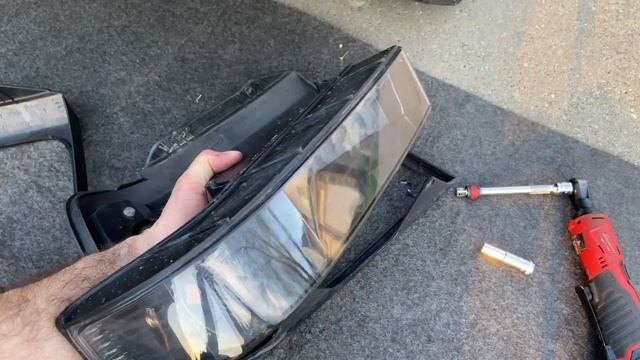 How to Replace/Install Headlight Trim Pieces | 1995 Ford F150 смотреть онлайн